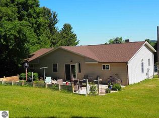 1017 Memory Ln, Frankfort, MI 49635