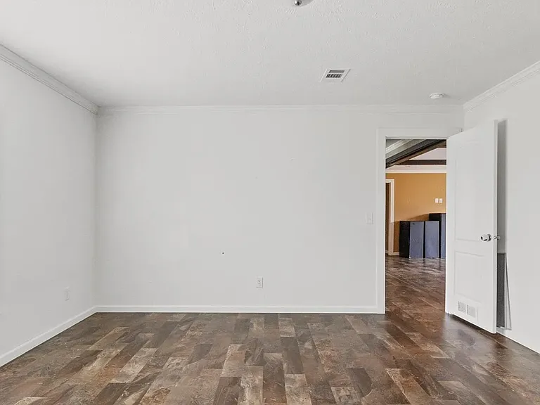 1189 Chicken Creek Rd — Photo 2