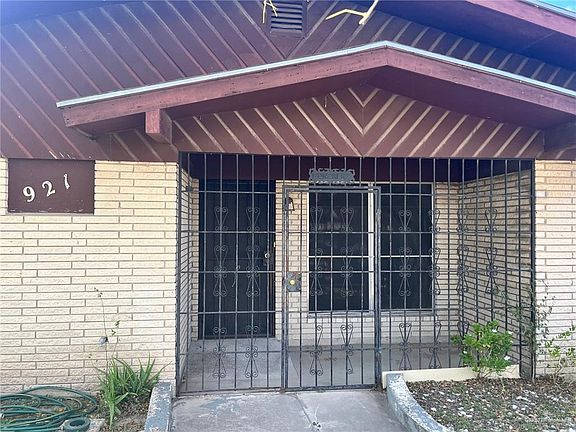 2nd image of 921 N 27th 1/2 St