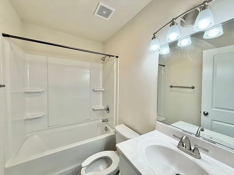 212 N Peartree Ln #C — Photo 11