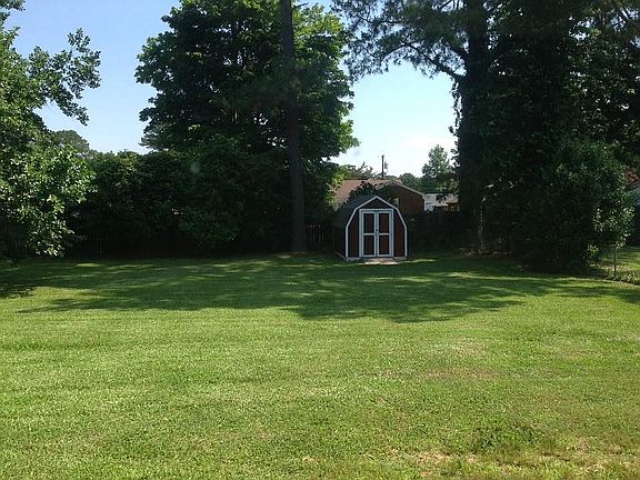 Utility shed; fenced in yard