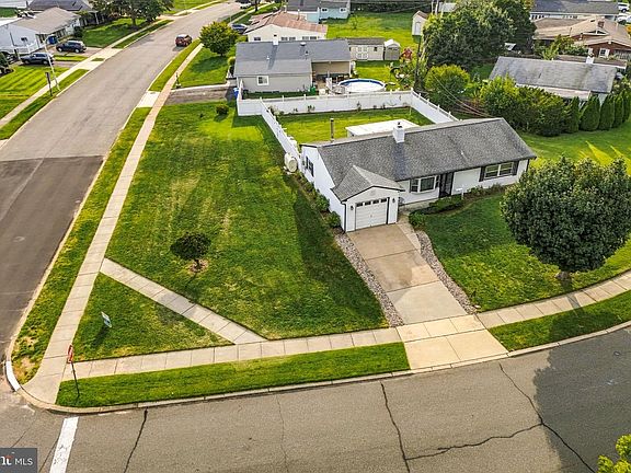 4th image of 36 Sunset Ln