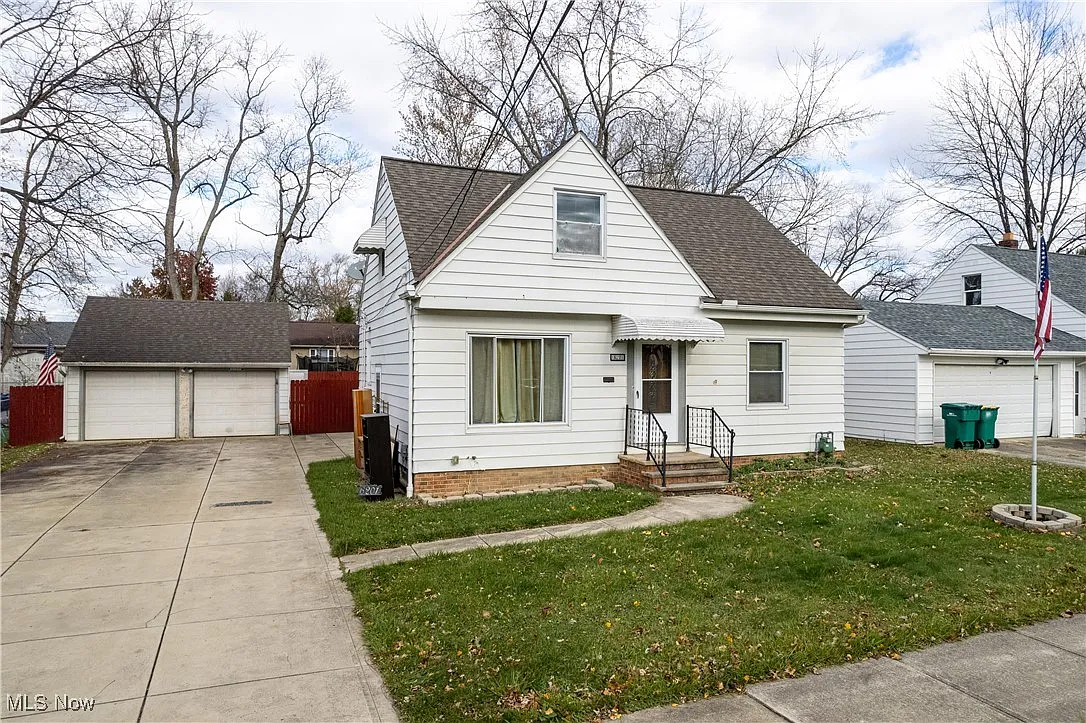 16201 Woodbrook Ave photo 1