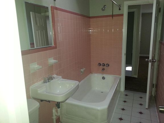 3rd image of 7134 Bingham St Floor 1