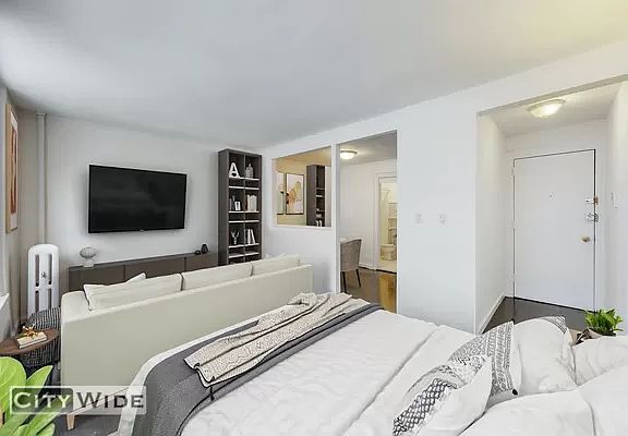 2nd image of 1045 Lexington Ave #4E