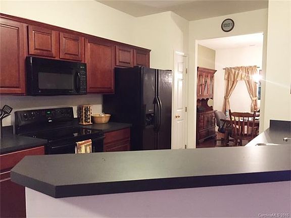 5th image of 13611 Chester Ln #103