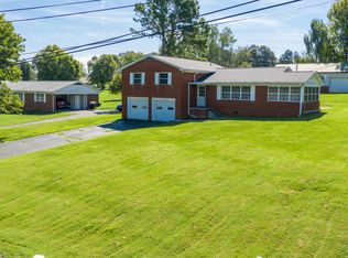 2736 Monte Vista Dr, Maryville, TN 37803
