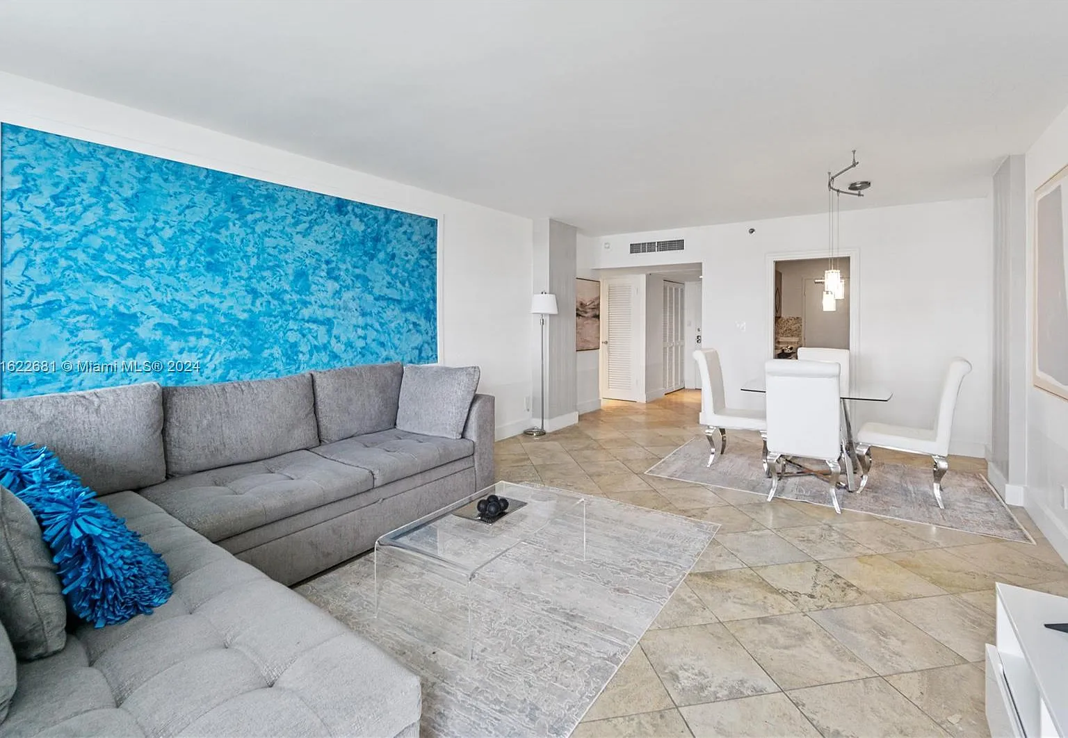 The Decoplage Condo — Photo 1