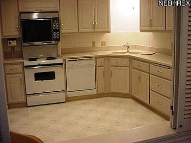 4th image of 1059 Harwich Ct #302