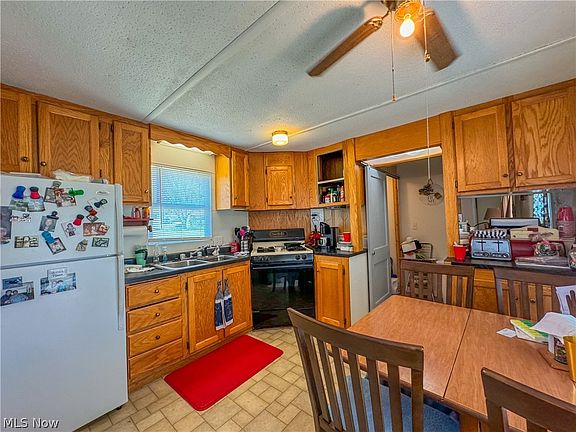 3rd image of 117 W Park Dr