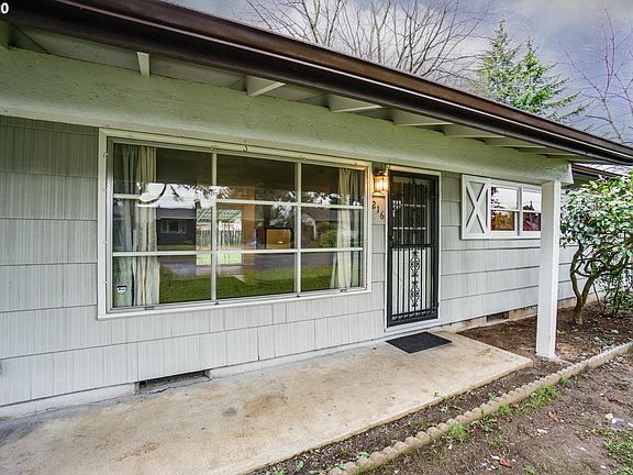 3rd image of 216 N Knoxville Way