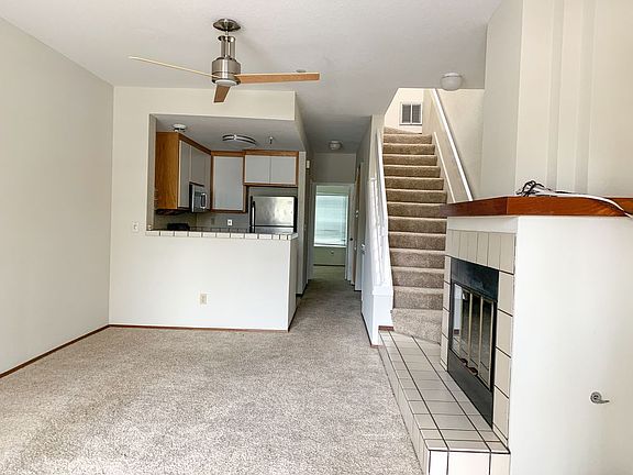 3rd image of 996 Belmont Ter Unit 8