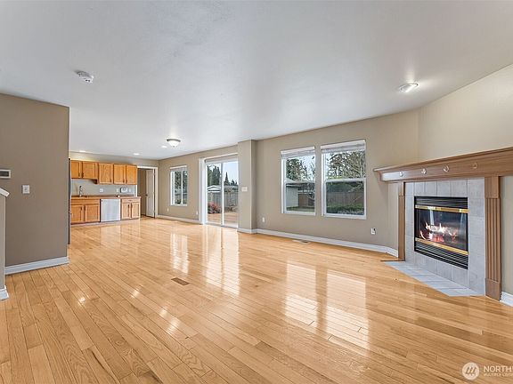 4th image of 10106 201st Ave Ct East