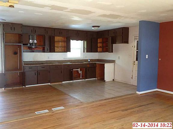 4th image of 988 Coleman Dr SW