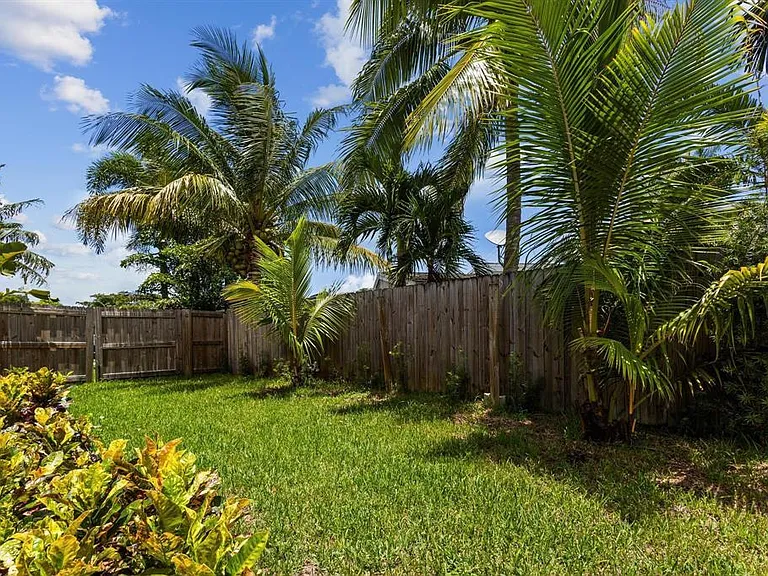 2440 SW 16th St — Photo 35
