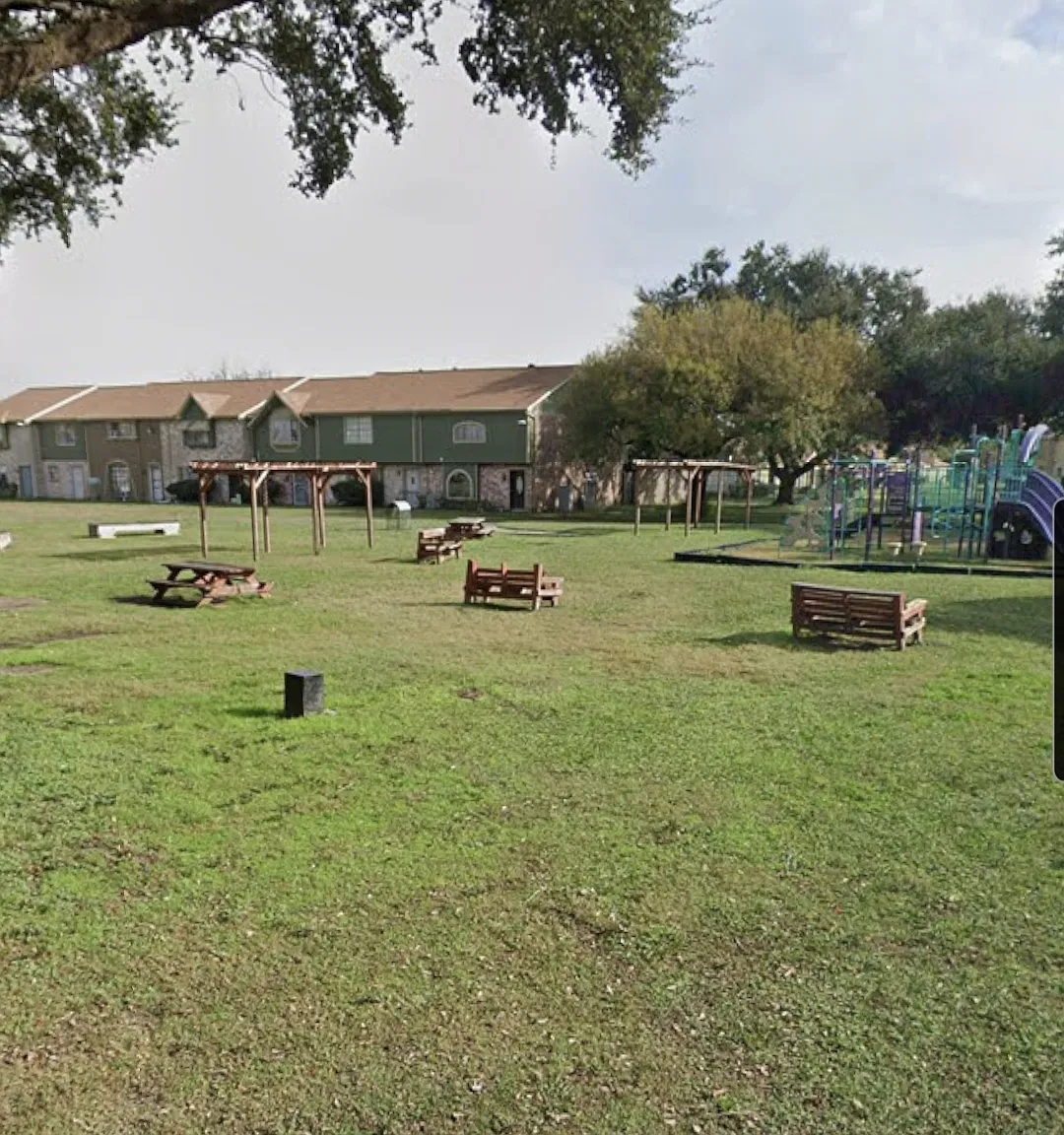 15221 Buckle Ln — Photo 2