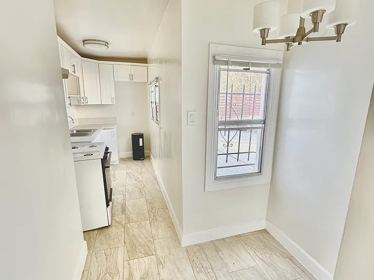 3860 Eagle St #2 — Photo 2