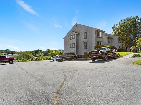 3rd image of 100 Wonderland Dr APT 5D