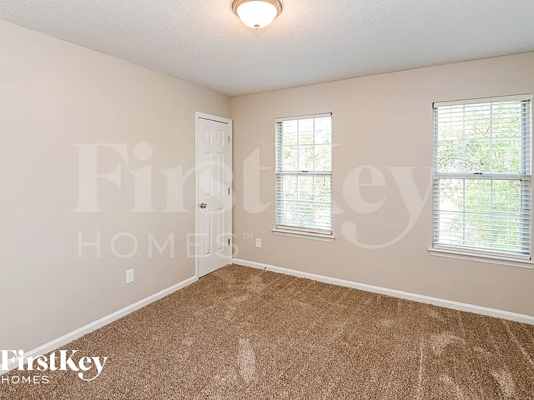 9906 Elsenham Ln — Photo 11