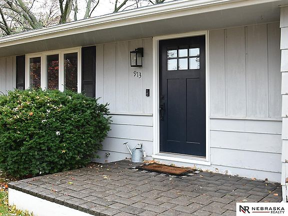 3rd image of 913 Circle Dr