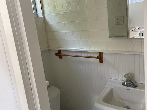 5th image of 90 15th St Unit 5