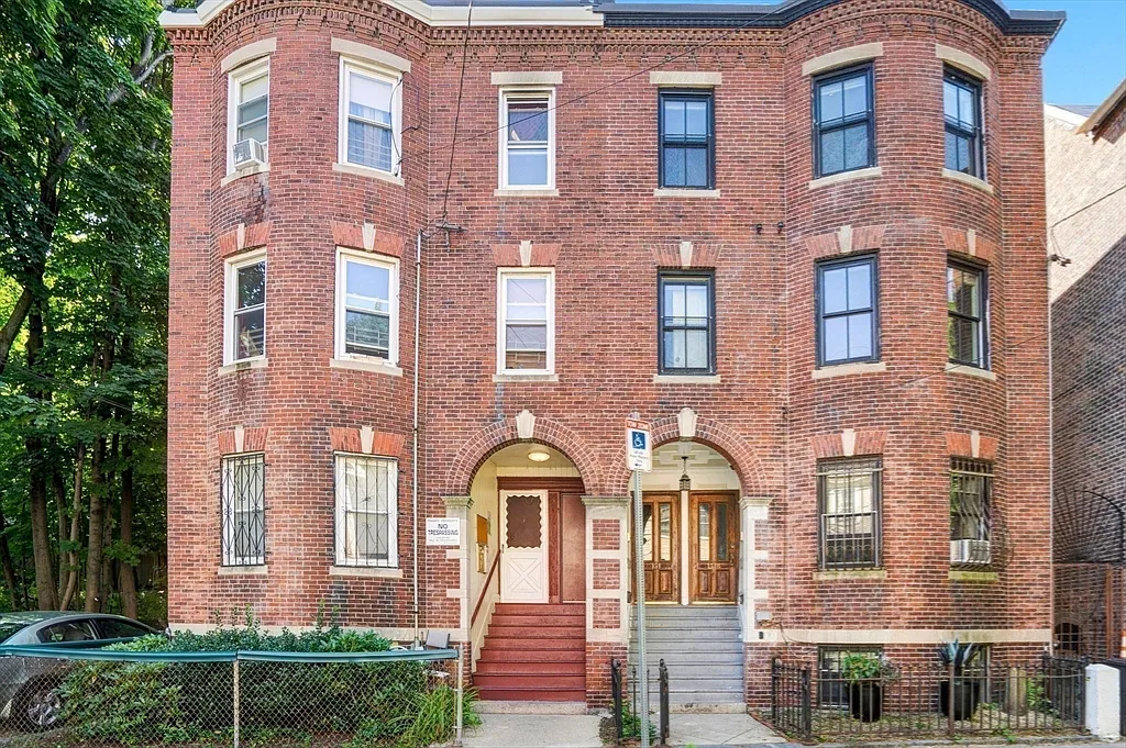 3 bed, 9999 sqft, $3,899 — Photo 3