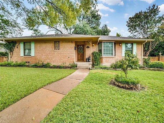 2nd image of 944 Blue Lake Cir