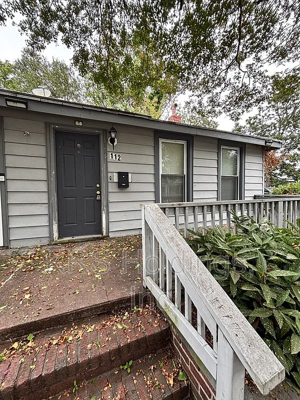 2 bed, 1.0 bath, 1095 sqft, $1,395 — Photo 2
