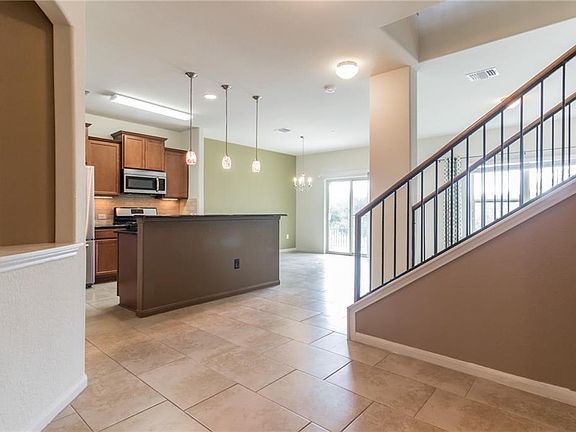 2nd image of 1620 Bryant Dr Unit 204