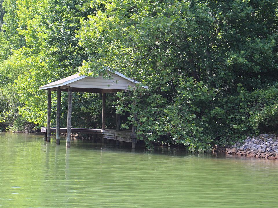 1st image of 20 Shady Wood Dr