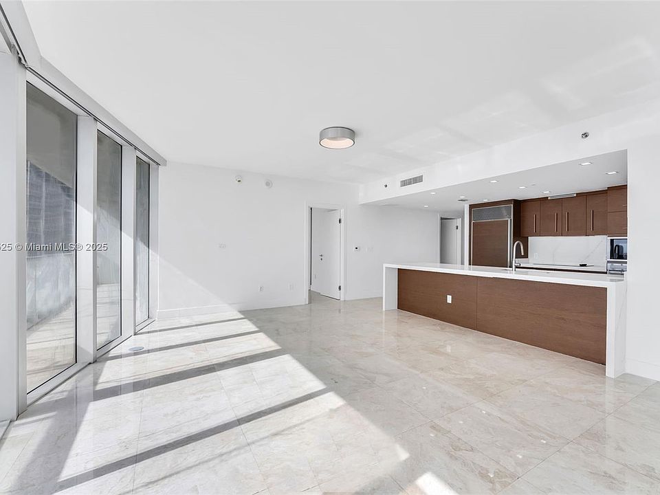 465 Brickell Ave APT 4201, Miami, FL 33131 | Zillow