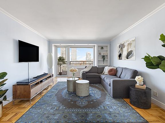 5th image of 201 W 70th St APT 23B