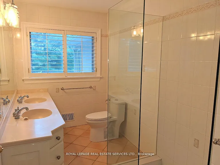 1602 Lincolnshire Blvd — Photo 17