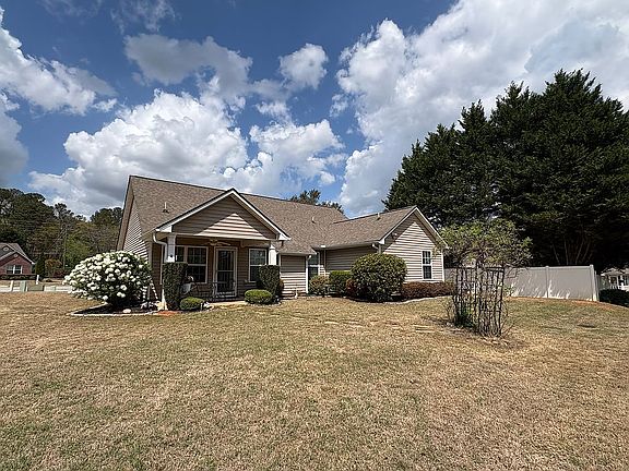 2nd image of 47 Sweet Briar Ln