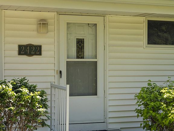4th image of 2422 Oak St