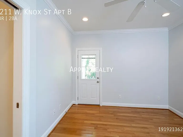 2211 W Knox St #B — Photo 8