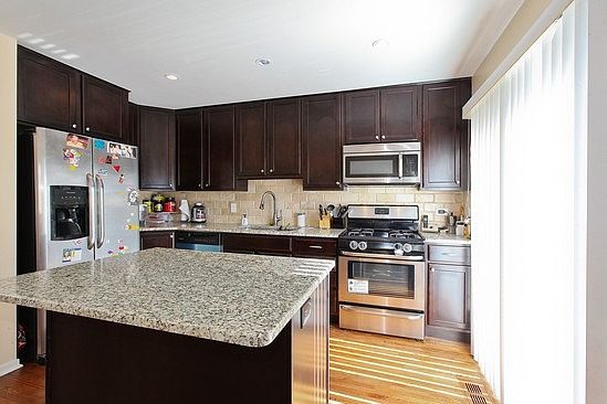 4th image of 1151 W Eddy St Unit H