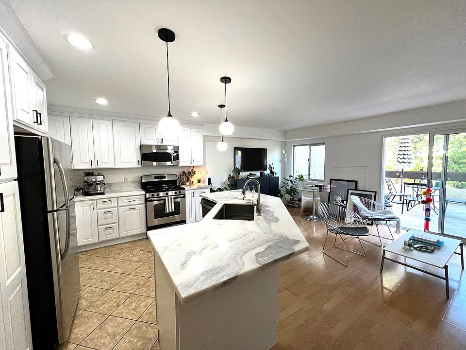2700 Cahuenga Blvd E #2116-1