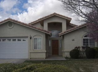 27954 Hummingbird Ln, Helendale, CA 92342