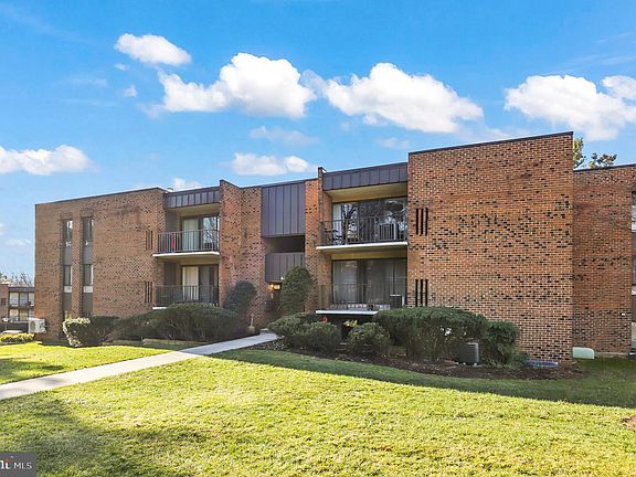 2nd image of 4416 Island Pl APT 203