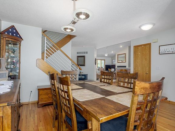 4th image of 5030 Cleburne Ct