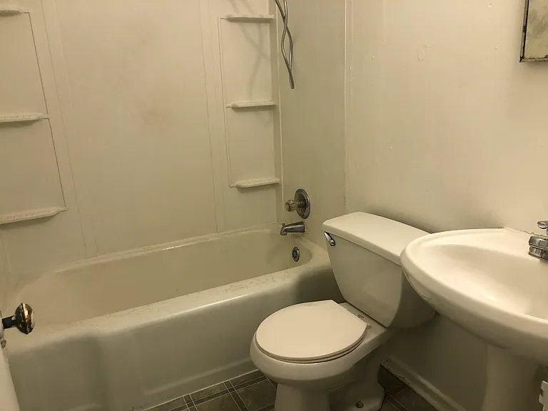 634 NE Gray Ln #3 — Photo 5
