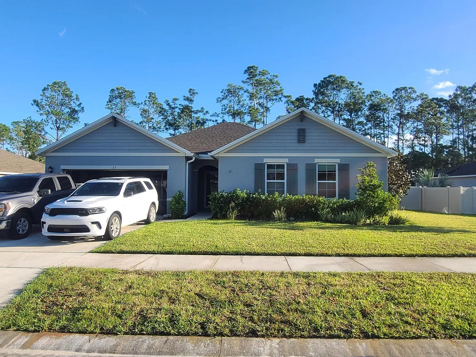 4 bed, 2.0 bath, 2334 sqft, $2,600 — Photo 2