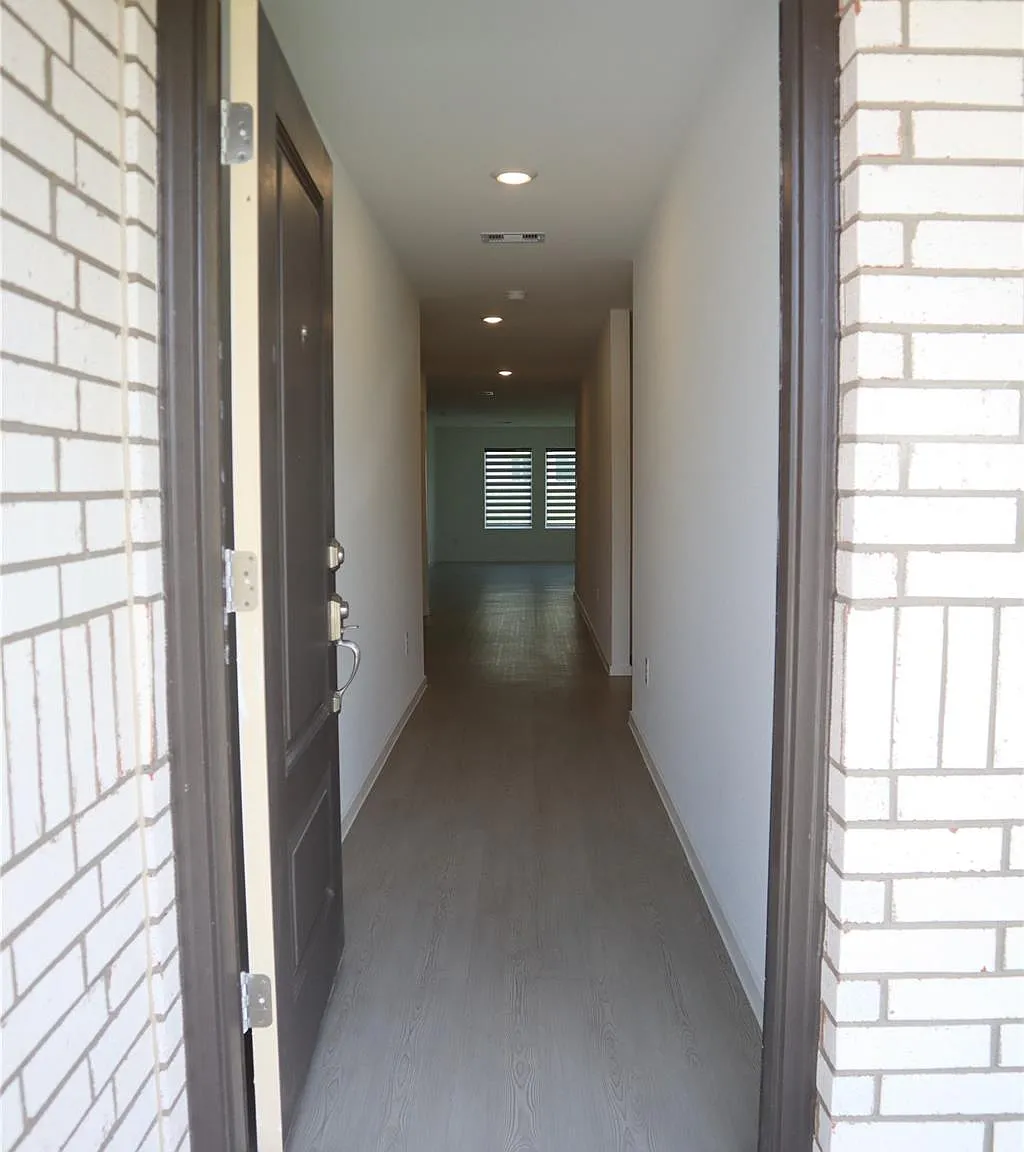 4 bed, 2.0 bath, $2,000 — Photo 4