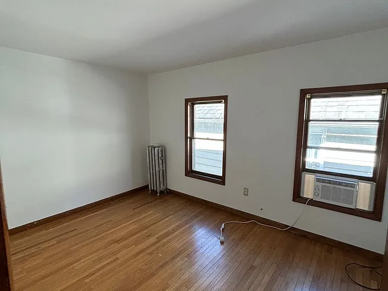 417-419 New York Street — Photo 16