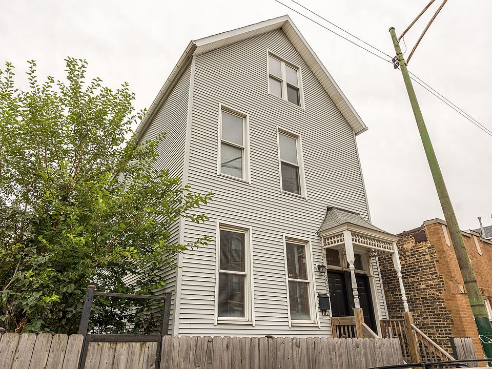 1st image of 3008 N Clybourn Ave