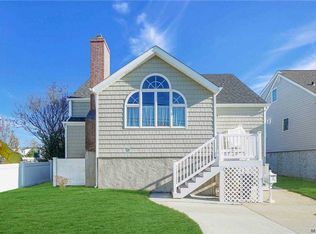39 Beach Rd, Massapequa, NY 11758