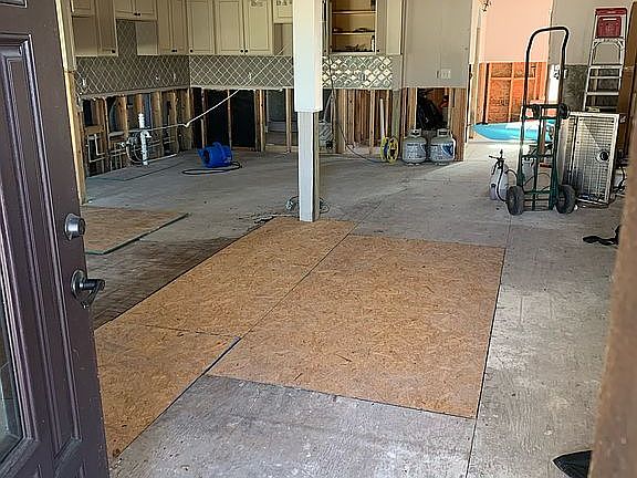 2nd image of 723 Riverside Dr