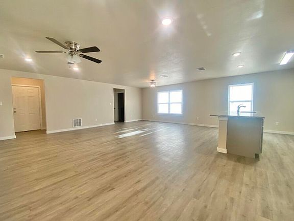 3rd image of 3111 Duke St