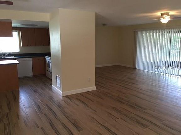 5th image of 1565 Long St